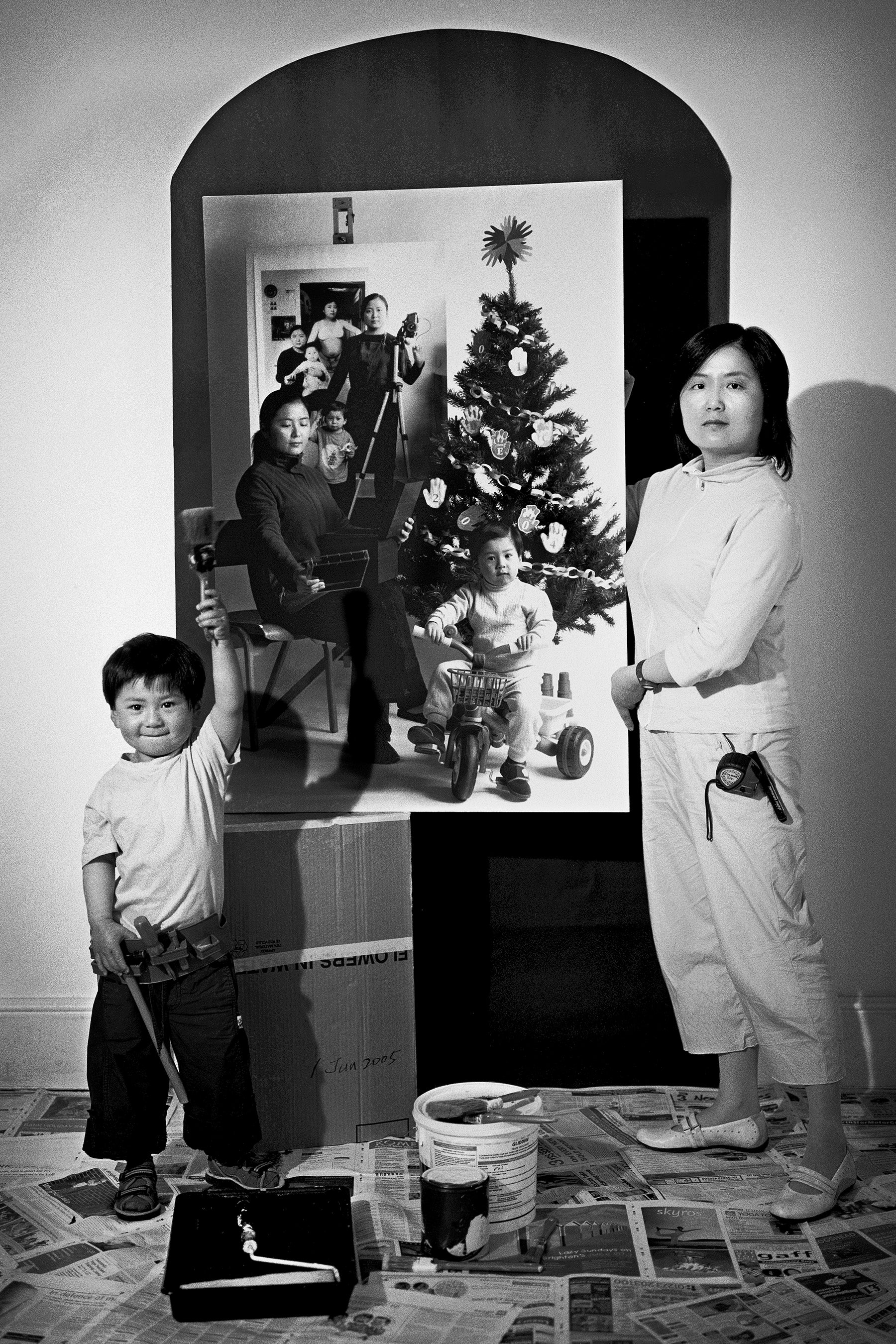 Wang, The Mother as a Creator No. 5: Setting up the exhibition, 2005