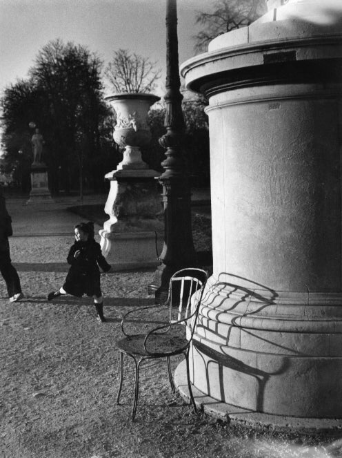 Kertesz, Jardin des Tuileries, Paris, Nov 9, 1980